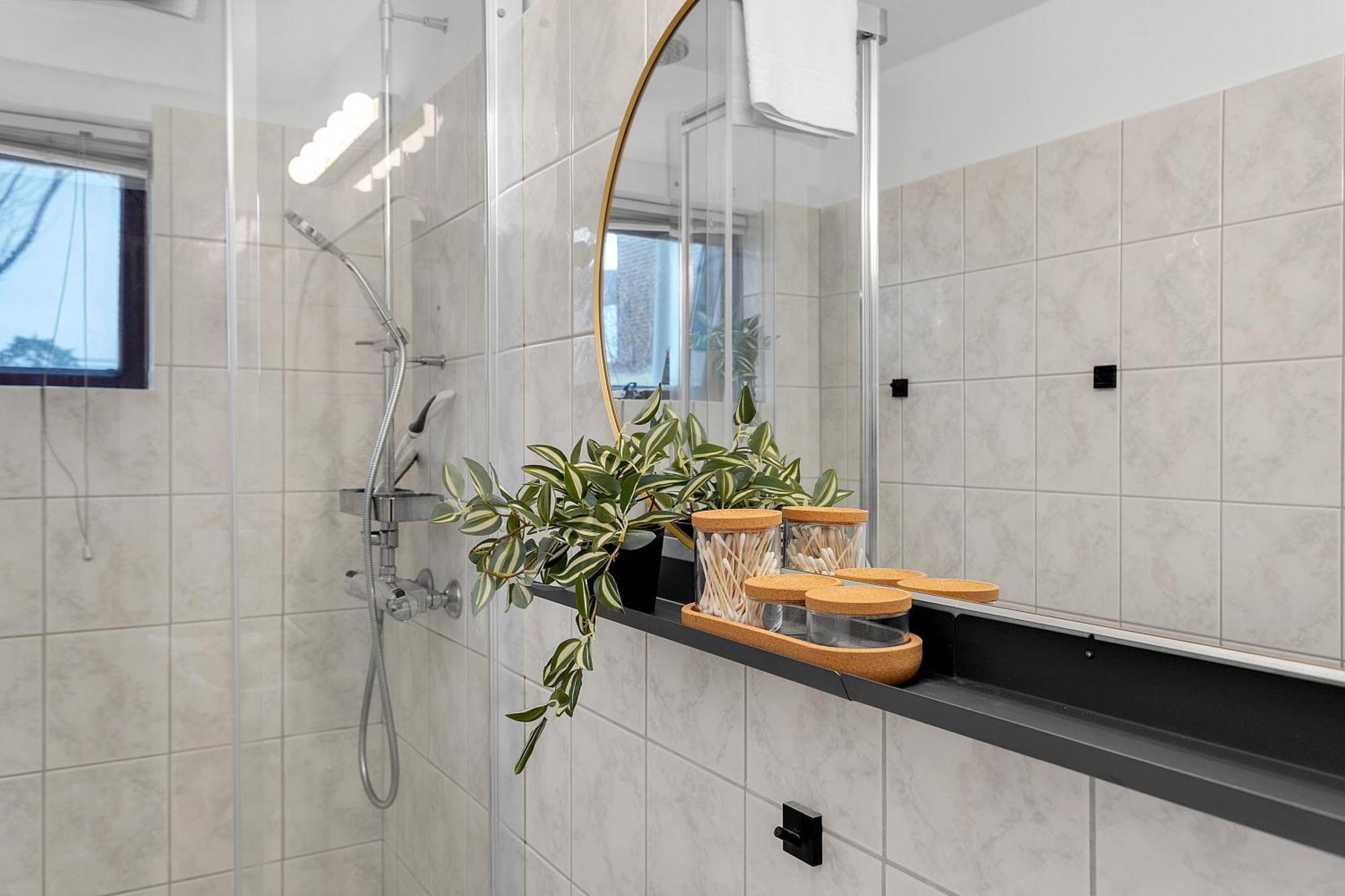 Inviting 2br Haven In The Heart Of The Suburbs Lejlighed *